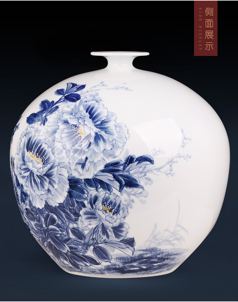 Jingdezhen ceramics famous hand - made furnishing articles sitting room blue and white porcelain vase flower arranging rich ancient frame of Chinese style household gifts