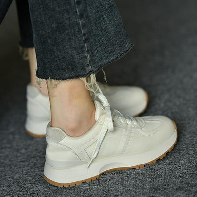 Xianmeidi flat fashion casual shoes, women's beige genuine leather training shoes, low-heeled sports shoes, women's lace-up white sneakers