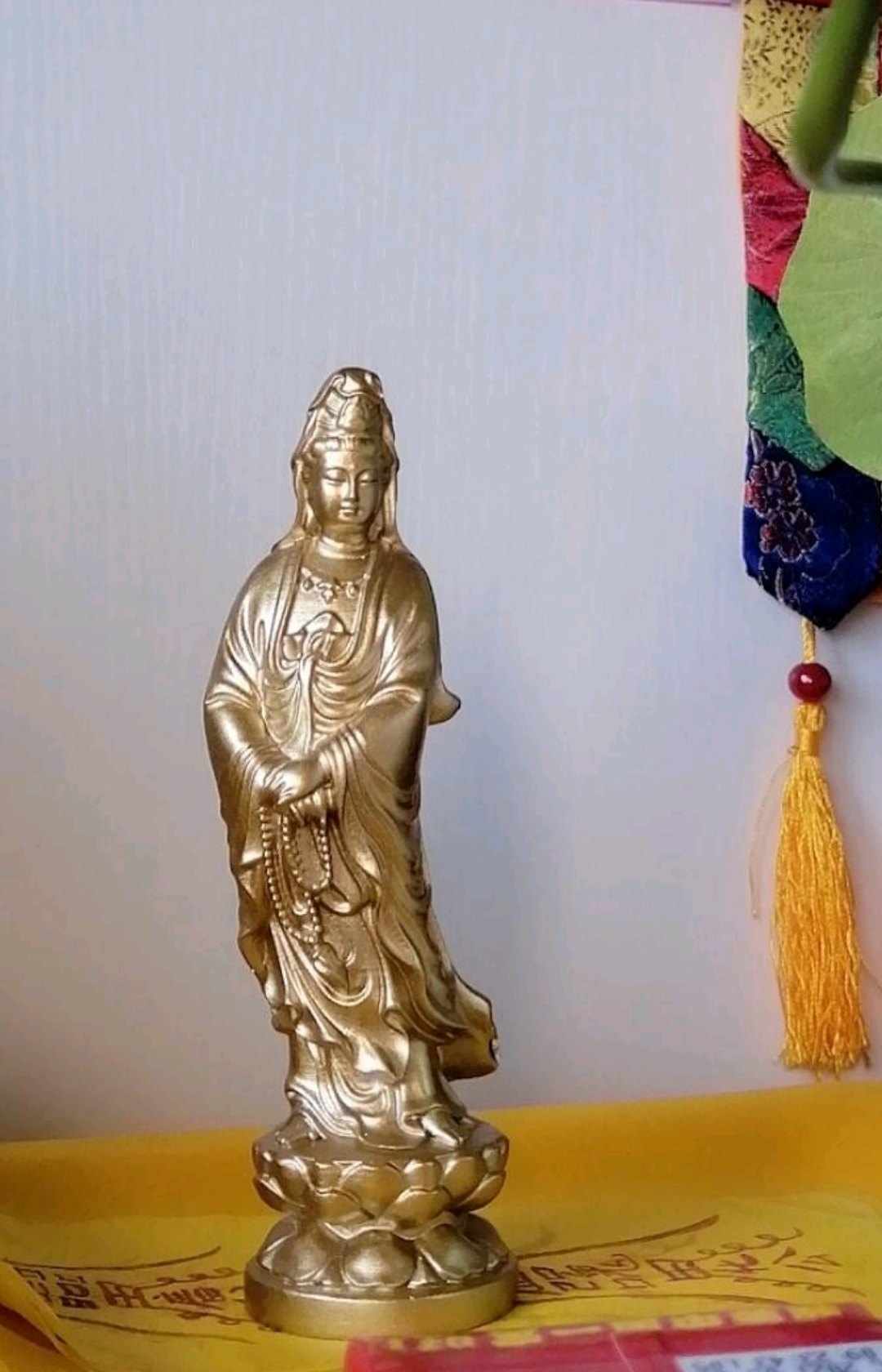 Resin View Seyin Guanyin Bodhisattva Statue like gilded color 13 5cm Handicraft Pendulum factory Circulation-Taobao
