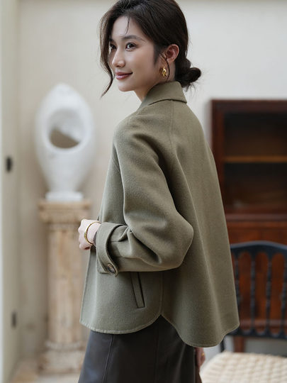 2025 Autumn and Winter New High-End Double-Sided Wool Coat with Horn Buttons for Women, Short, Loose, Fashionable Woolen Jacket for Women