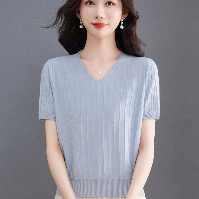 V-Neck Ice Silk Knit Short-Sleeve T-Shirt for Women, Anti-Static, Summer Thin Style, Loose Fit, Slimming, Mom-Style Regular Top