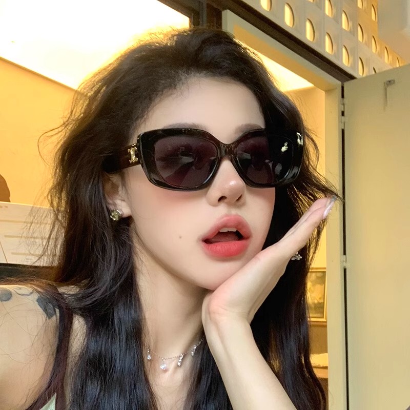 Ander Jurnal American-Style Fashion Square Personalized Sunglasses with a High-End Feel for Women, Stylish and Uv-Protective