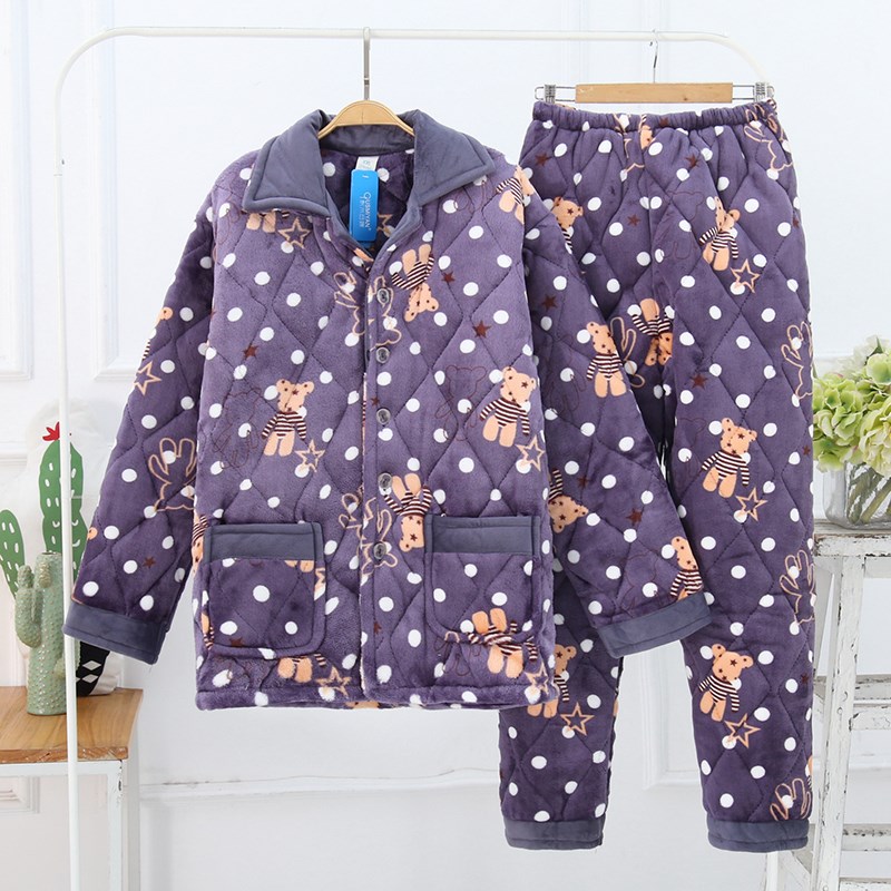 Bộ đồ ngủ mùa đông mens flannel ba lớp cộng với nhung dày nhung san hô trẻ có thể mặc bên ngoài bông dễ thương để giữ ấm.