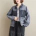 Kích thước lớn của phụ nữ mùa xuân văn học tương phản lỏng khâu denim áo khoác ngắn giản dị hoang dã POLO cổ áo khoác hàng đầu - Áo khoác ngắn