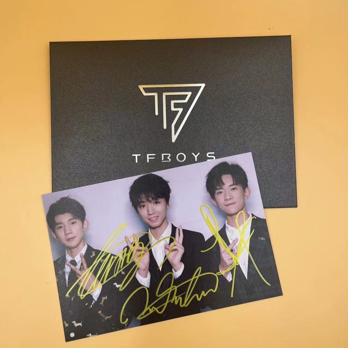 TFBOYS 王俊凱 王元易 楊千熙 直筆サイン入り写真 実物 周辺機器 同型 小カード ポスター サポート