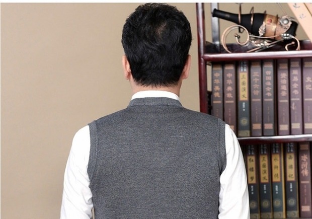 Đàn ông trung niên giản dị màu rắn cổ chữ V đan áo vest nam trung niên gà trái tim cổ áo dệt kim áo vest đen