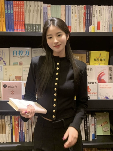 Металлическая куртка, кардиган, лонгслив, демисезонный свитер, термобелье, костюм, штаны, яркий броский стиль, по фигуре