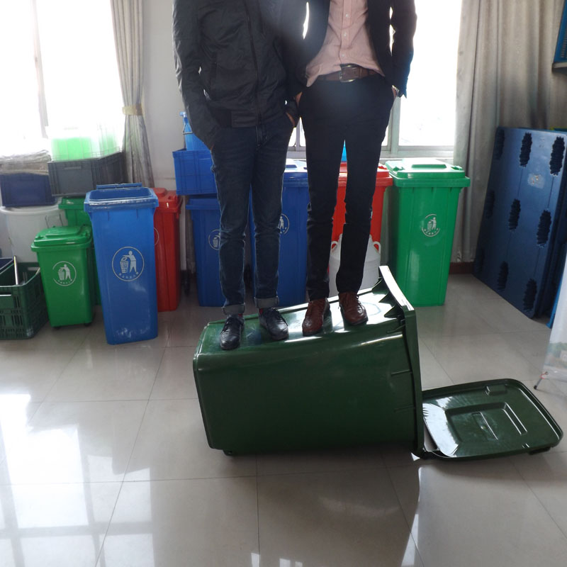 Special plastic trash can 100L sanitation trash can pedal trash can community sanitation trash can with lid