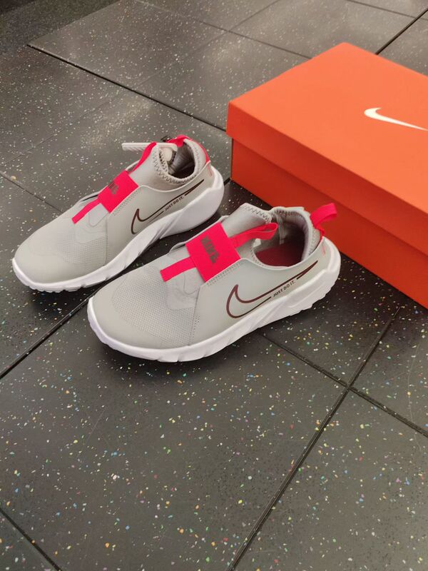 Nike Kidsren's Boys and Girls Slip-On Lightweight, Comfortable, Non-Slip, Soft-Soled, Breathable Sports Running Shoes Dj6038