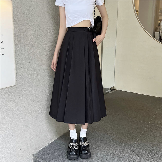 Casual and versatile long skirt with pleated pockets
