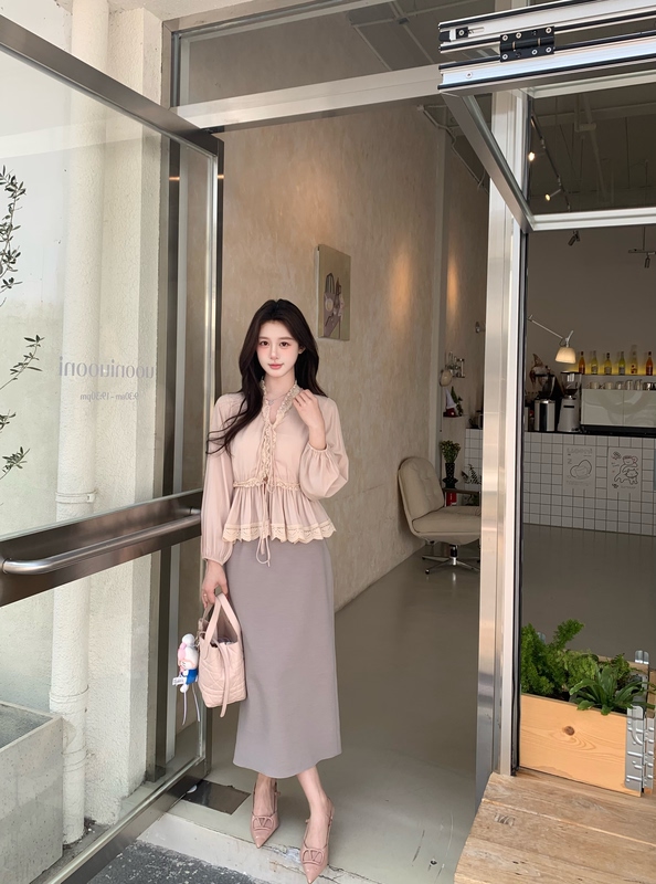 White Cloud/Lace Love Words Patchwork Lace Tie-Up Shirt Top with Lantern Sleeves