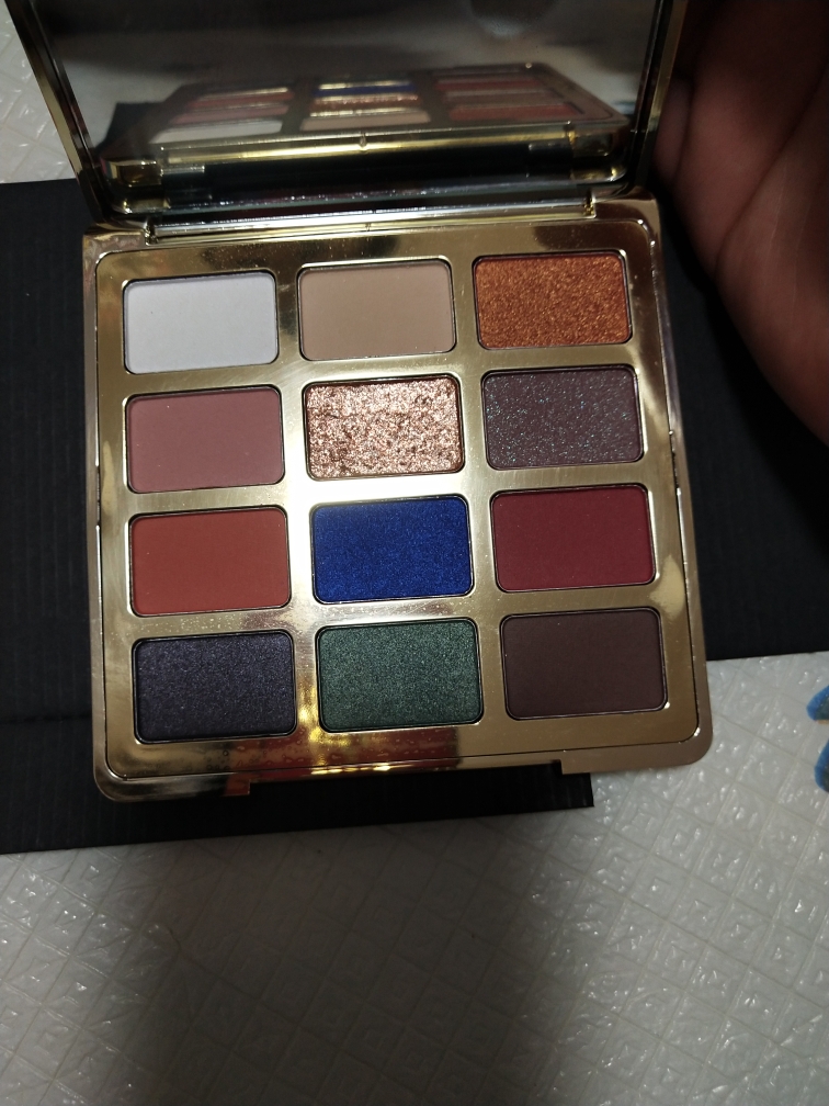 12色流沙眼影盘颜值爆表什么牌子好，最值得买的排行榜前10强推荐,第3张