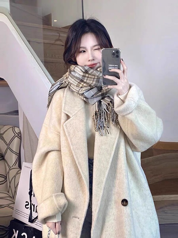 Oatmeal-Colored Cashmere Coat for Women, Mid-Length, 2026 Winter New Style, Korean Version, High-End down Jacket with Thickened Lining Oatmeal-Colored Cashmere Coat for Women, Mid-Length, 2026 Winter New Style, Korean Version, High-End down Jacket with Thickened Lining