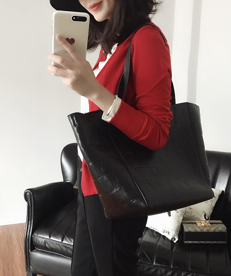 Đặc biệt * LIVAS ngọc trai khóa bên ngoài dài tay áo len phụ nữ của mùa thu mỏng màu đỏ cổ tròn áo len ngắn áo len áo len croptop