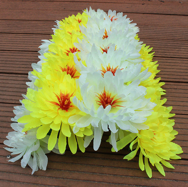 Simulation of flowers: Diamond flowers, e-wreath arrows with wreath silk flowers with arches of flowers