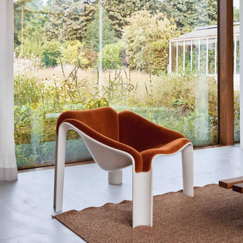 Designer Fiberglass Shaped Single Lounge Chair F300 Four-Legged Chair for Sales Office Reception Villa Penthouse Furniture
