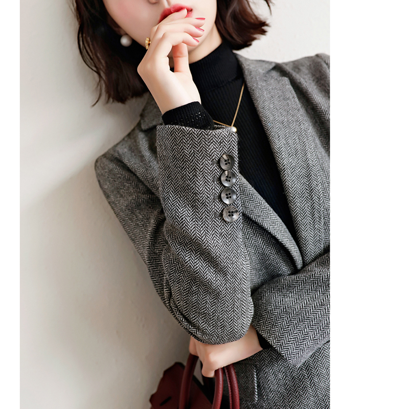 Elegant and Stylish, Herringbone Pattern 50% Wool One-Button Slim-Fit Waist-Cinching Blazer for Women in Autumn and Winter