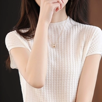 Молочно-белый