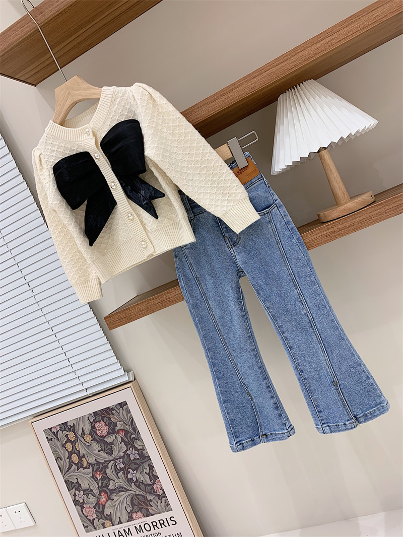 Pint children's clothing 2022 Spring girl small scents Wind stereopsis Butterfly Knot Foam Cuff Knit Round Neckline Sweater Sweater