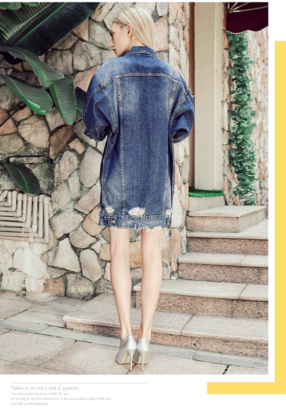 Áo xuân hè 2019 và áo khoác mới có lỗ denim nữ dài phần ống rộng phổ biến áo gió bf phiên bản Hàn Quốc của phụ nữ siêu lửa - Trench Coat