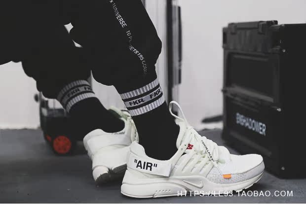 Xu hướng đường phố hip hop thứ hai và thứ ba sọc sọc trượt ván chữ cái trong vớ cotton ống vớ nam và nữ - Vớ hàng tuần vớ chân
