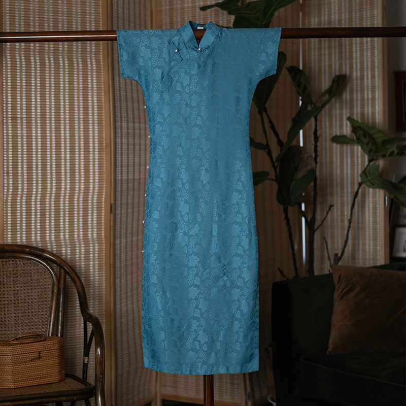 Xiao Gongzi welfare model retro Republic of China style young girl model daily short-sleeved slim slim cheongsam dress