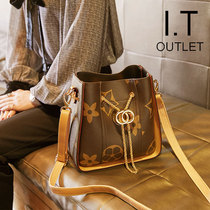 Hong Kong bucket bag womens luxury bag pendant bag Wild atmosphere crossbody bag Large capacity Western style one shoulder portable