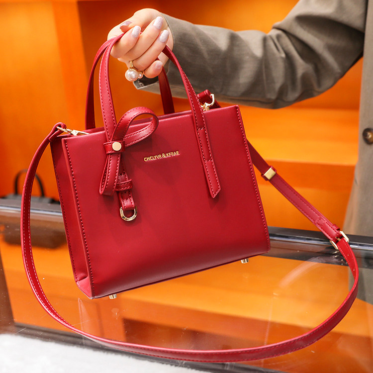 New bag Pet bag Pet handbag Hand carrying handbag Obliquely Satchel Fashion 100 Hitch Small Square Bag Texture Bag genuine leather