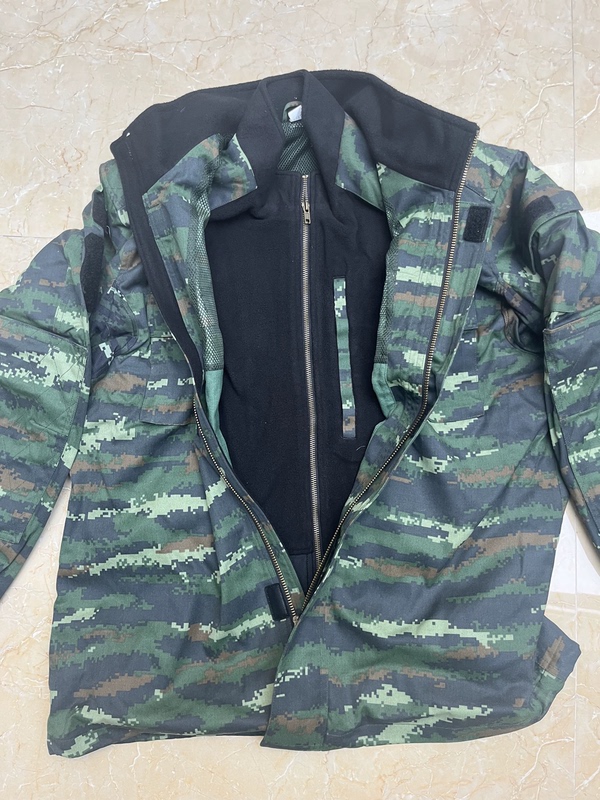 Brand New Green Tiger Pattern Winter Thickened Jacket and Pants, Flame Retardant and Wear-Resistant, Military Training Outdoor Fleece Lining, Cold-Proof and Warm Suit