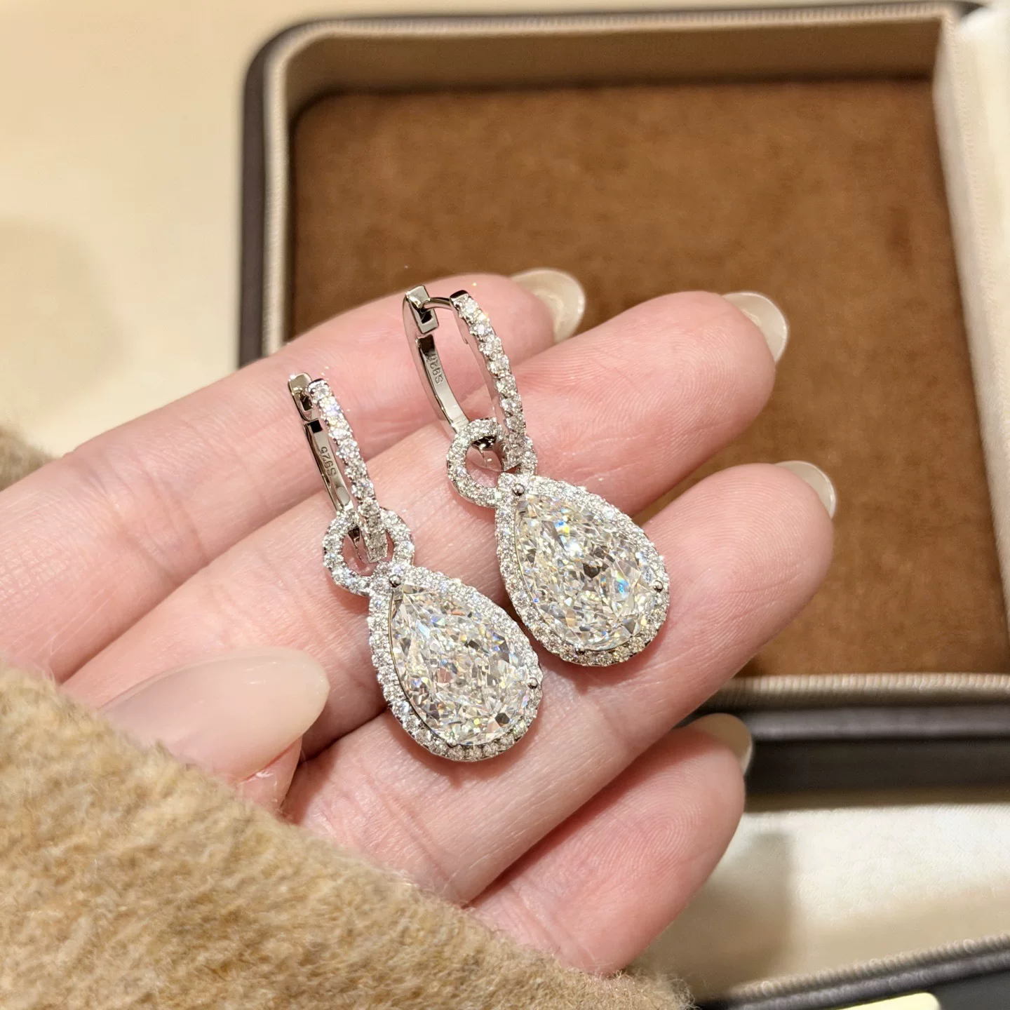 Серьги-капли, серебро 925, инкрустированы кристаллами, съёмный дизайн, лёгкая роскошь