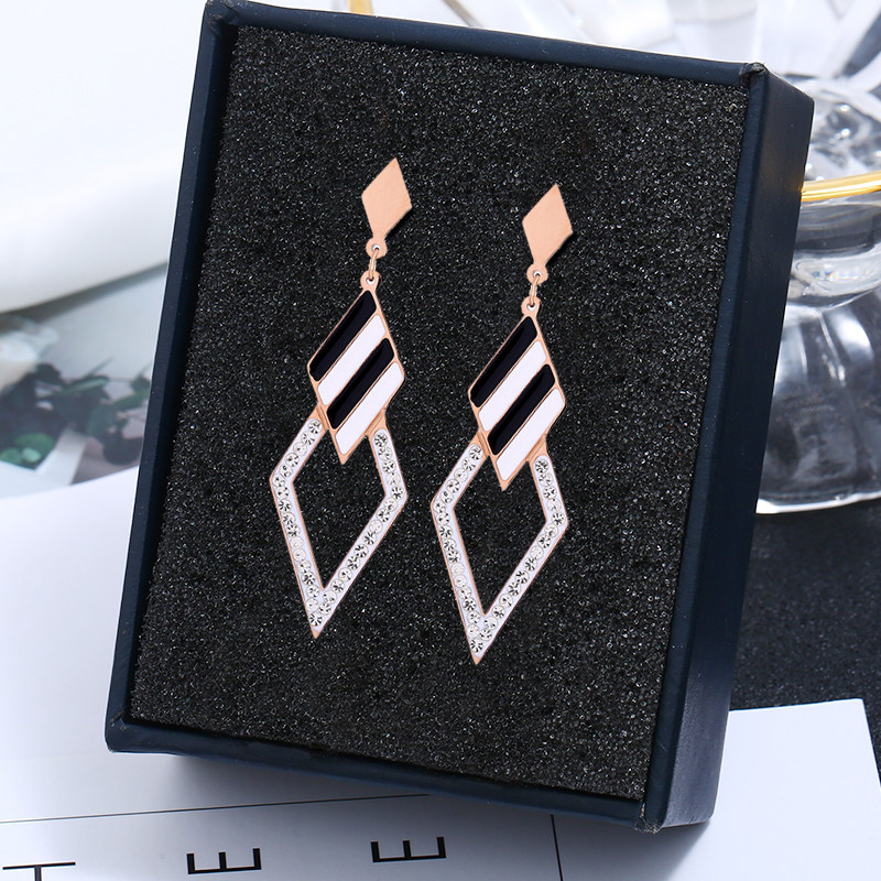 Day Korea Temperament Rose Gold Titanium Steel Geometric Rhomboid Earrings Woman 100 hitchhiker with a face and thin ear Ear Ornaments