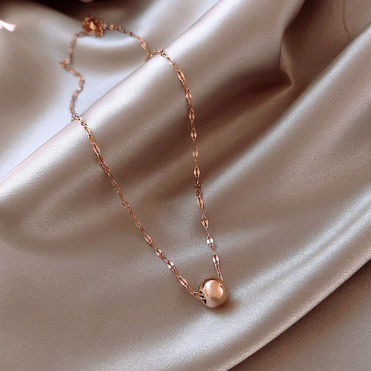 Not dropping color lukewarm wind round ball titanium steel necklace Korean version rose gold pendant temperament 100 lap lock bone chain neck ornament