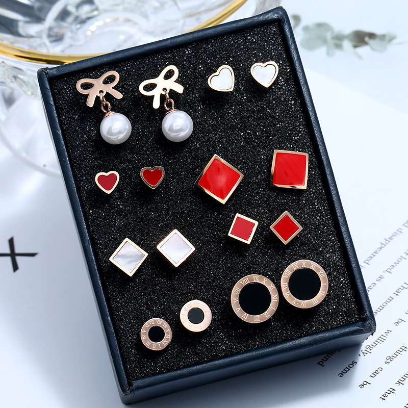 Square rhomboid earshot female Korean minimis suitable for round face earrings titanium steel geometric earbuds 100 lap net red earrings