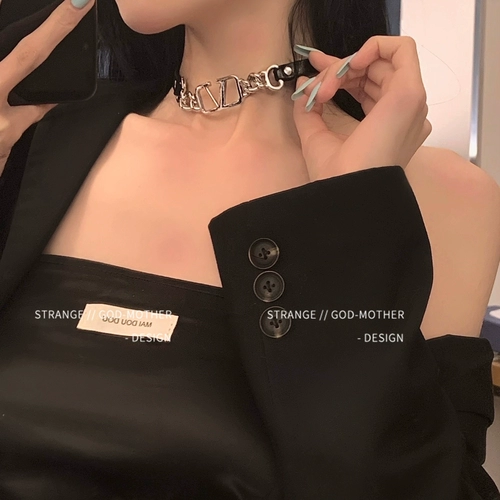 Брендовое небольшое ожерелье, дизайнерский чокер, 2024 года, европейский стиль, изысканный стиль, легкий роскошный стиль, тренд сезона