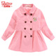 Coat áo gió Trong Big Child Air pom Gấu trẻ em mùa xuân và mùa thu ăn mặc mới của Hàn Quốc phiên bản Cô gái tiếng Anh cho trẻ em bé dài