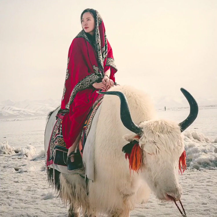 Trembling of the same cape female winter new warm super-thickened red scarf Qinghai Tibet Tourism shawl ethnic group