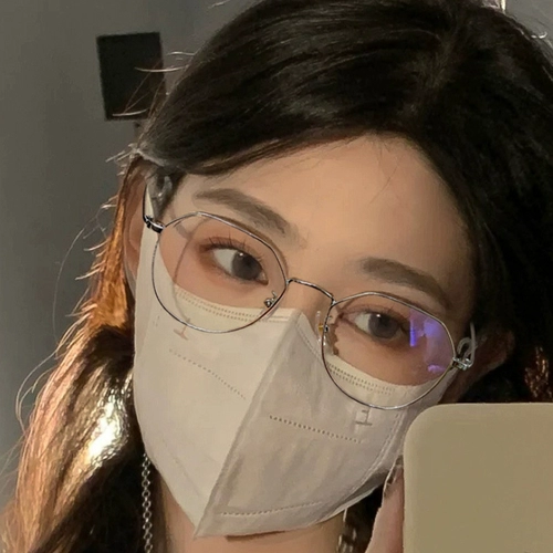 Сверхлегкие женские полигональные очки для близорукости в небольшой оправе из чистого титана могут быть оснащены модными простыми оправами для очков в корейском стиле.