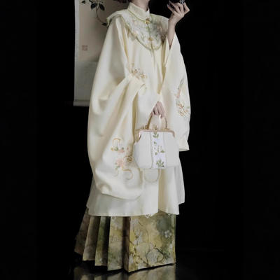 "Ming Dynasty human-made Hanfu Women [Mu Qiu] Heavy Industry embroidery Ming Dynasty stand-up collar long gown Cloud shoulder horse Face skirt New Autumn and winter style.
