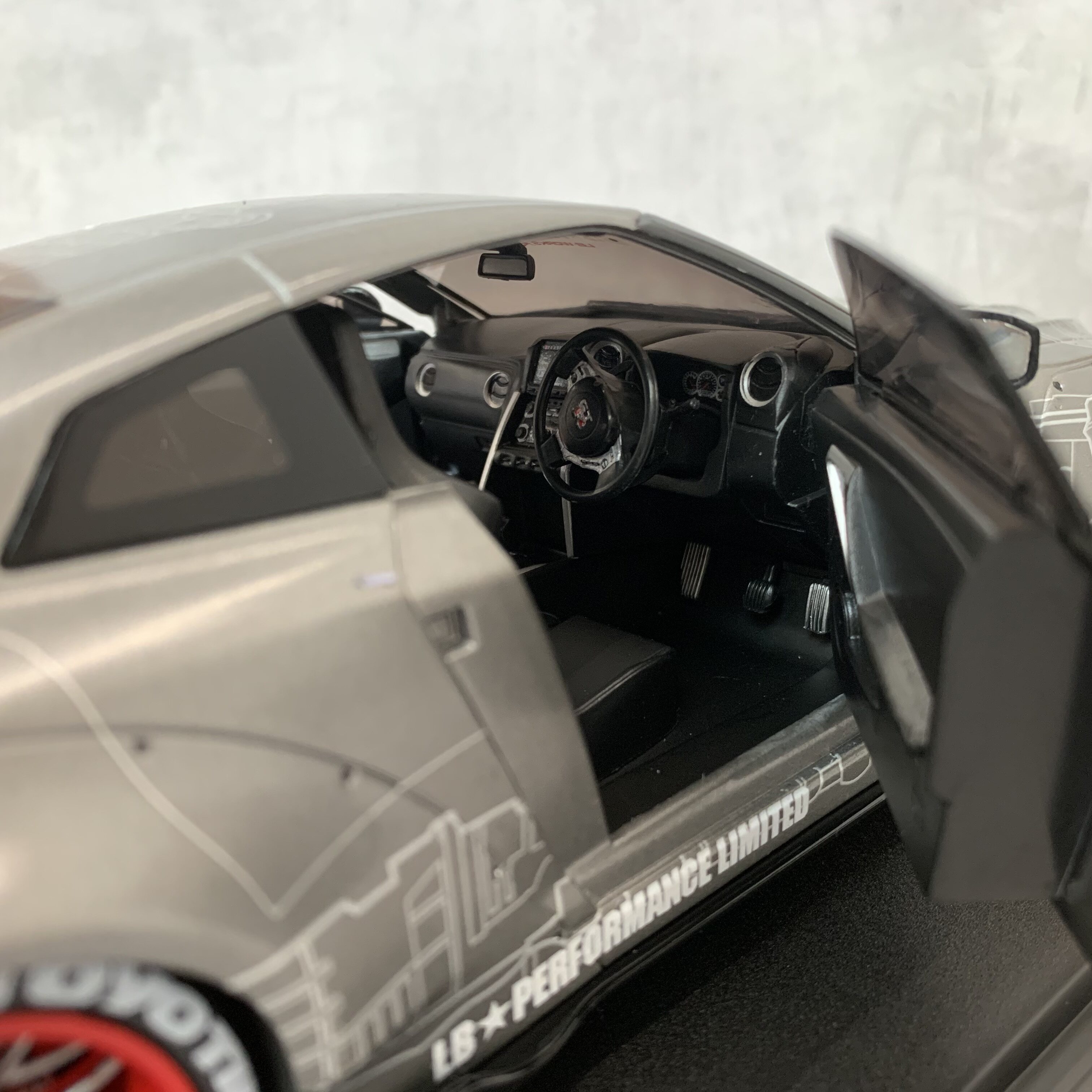 1/18 MAKE UP IDEA Liberty Walk 240ZG 1⁄18 MAKE UP IDEA Liberty Walk