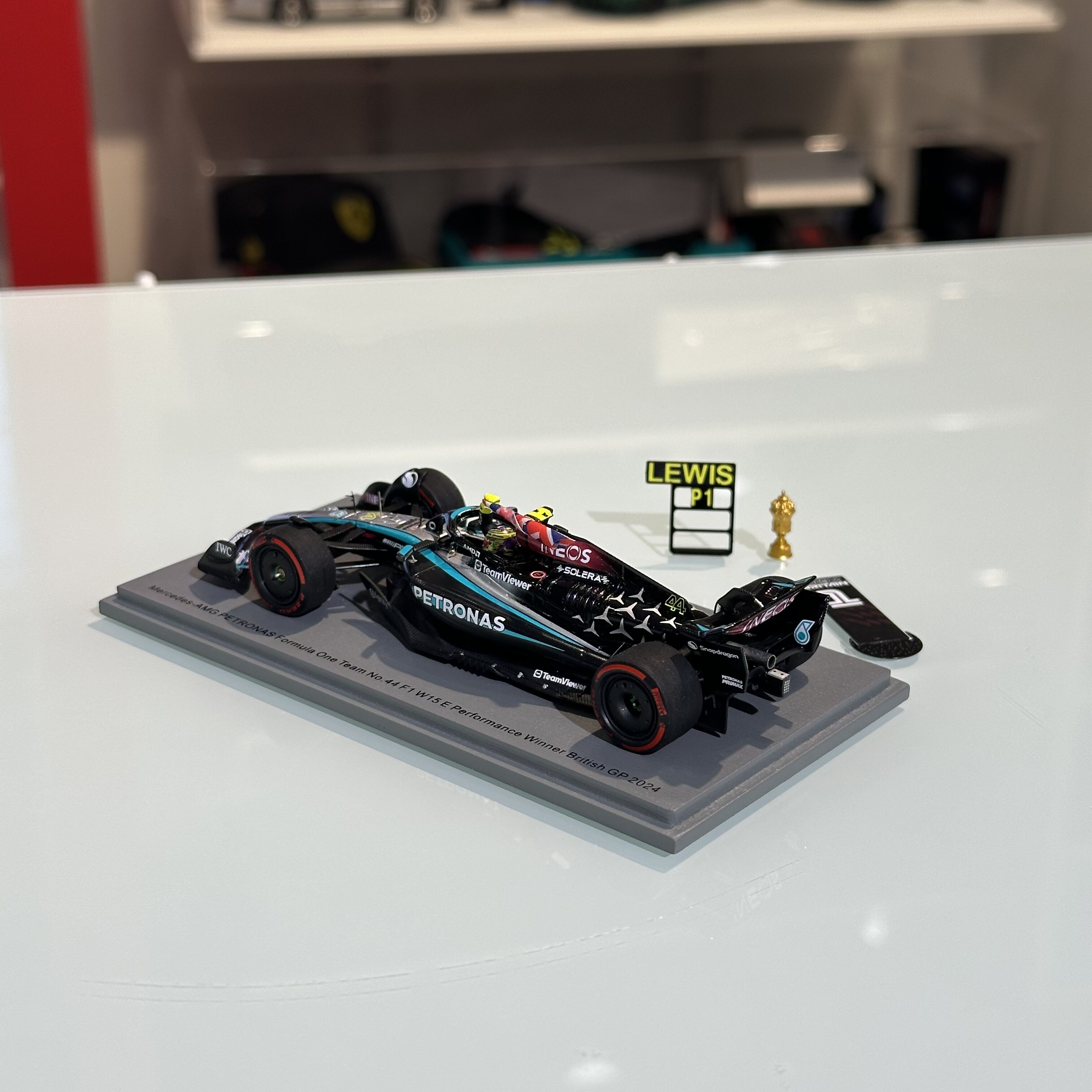 现货1:43 Spark汉密尔顿2024英国站举旗版奔驰AMG W15 F1车模:收藏级赛车模型,竞速迷必入!-火车-淘宝好物网