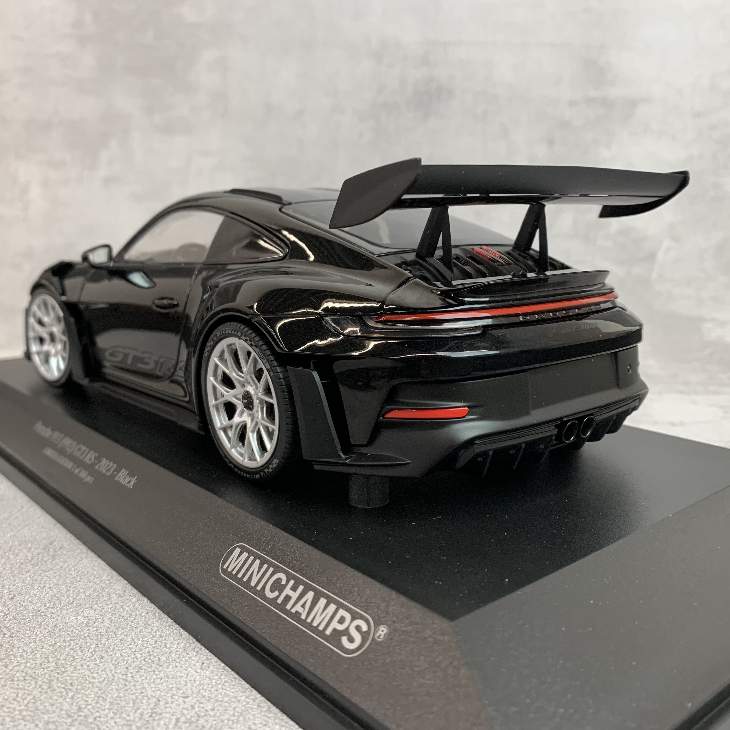 Minichamps 2023 Porsche 911 GT3 RS (992) Guards Red * RARE * 1:18 - Ne