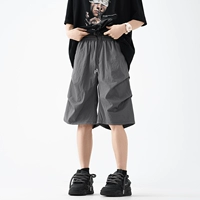 Темно -серые шорты