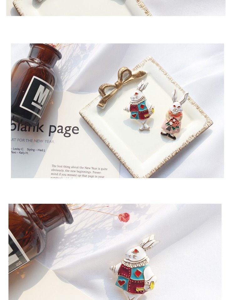 5603III Trang sức tẩy trang Alice in Wonderland Bunny Miss Miss Stereo Glaze Trâm dễ thương ghim cài áo vest