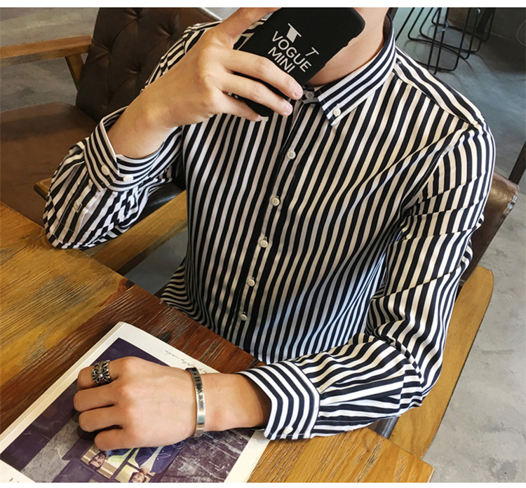 Đàn ông tuổi teen giản dị cộng với áo nhung dài tay sọc dày Slim phiên bản Hàn Quốc phía dưới để giữ ấm áo sơ mi trắng áo dài tay phồng