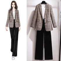 Early spring suit female 2020 new fashion foreign temperament early spring small fragrant style Korean suit wide leg pants two-piece set