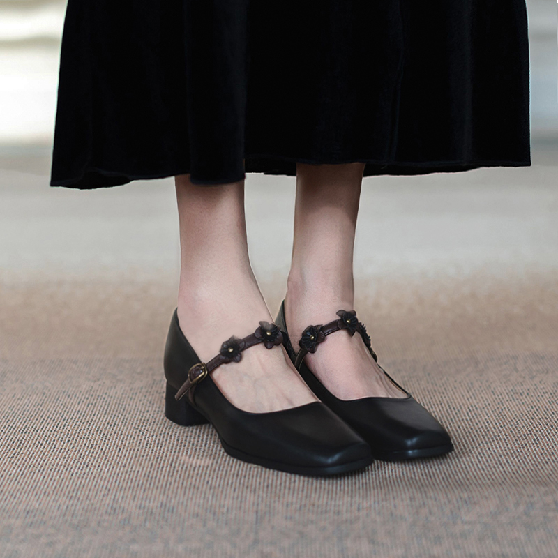 Coarse heel shoes women spring and summer Joker square head French retro Hepburn Mary Jane buckle leather mid-heel small leather shoes