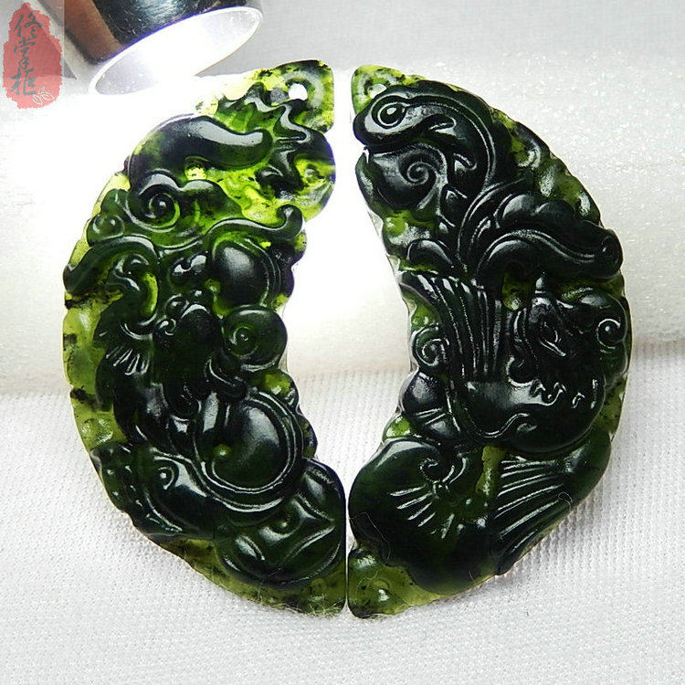 Dragon and phoenix presents a lucky pendant with natural ink green jade dragon and a pair of jade pendant male and female Han clothes Yupei waist peelpiece pendant jade pendant