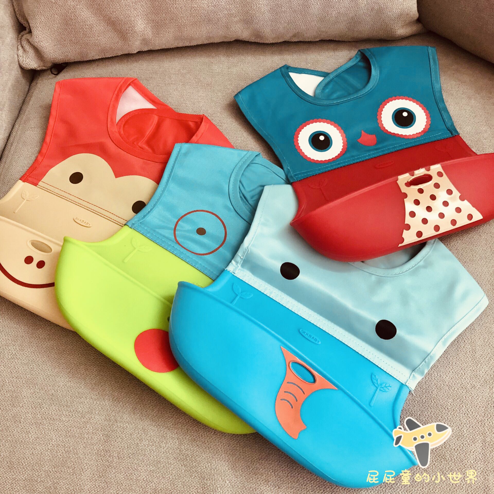 Baby eating waterproof bib Silicone animal cartoon pattern eating eating bib Portable material double layer three-dimensional bib