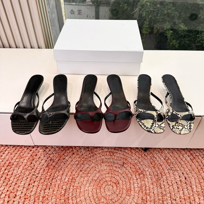 Snake-Pattern Thong Sandals for Women, High-End 2026 Summer New Style, Elegant Cowhide Flat-Soled Stiletto Round-Toe Flip-Flops Snake-Pattern Thong Sandals for Women, High-End 2026 Summer New Style, Elegant Cowhide Flat-Soled Stiletto Round-Toe Flip-Flops