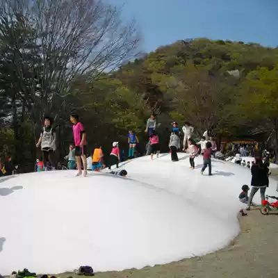 Net celebrity large scenic area inflatable bouncing cloud sand Beach parent-child paradise equipment Park inflatable rainbow bouncing bed